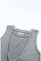 Jednoduché sivé šaty s vreckami a odhaleným chrbtom