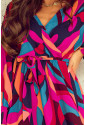 Farebné zavinovacie šaty s abstraktným vzorom 