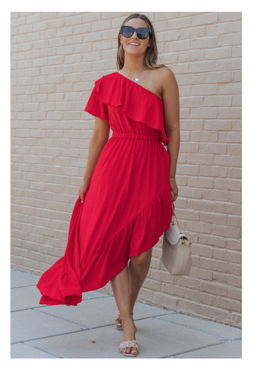 Červené asymetrické spoločenské šaty s volánmi 