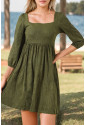 Semišové zelené šaty s naberaným rukávom 