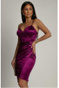 Elegantné fialové krátke saténové šaty