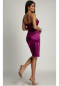 Elegantné fialové krátke saténové šaty