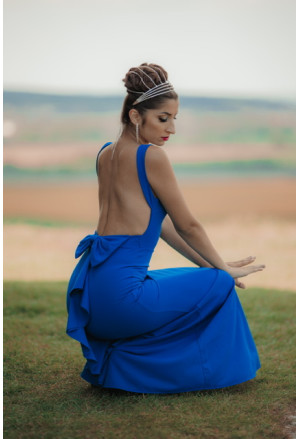 Elegantné spoločenské šaty s mašľou a výstrihom na chrbte