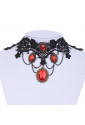 Očarujúci gothic náhrdelník s červenými kamienkami 