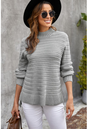 Jednoduchý elegantný sveter s rolákom