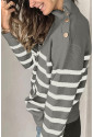 Šmrncovný pásikavý sveter s gombičkami na ramenách