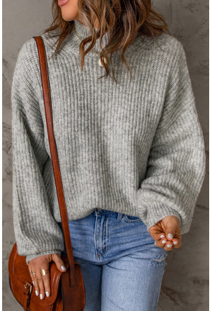 Jednoduchý elegantný sveter s rolákom a naberanými rukávmi